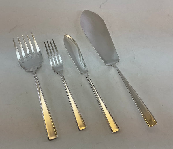 A Set of Fish Fish Eaters & Fish Servers, 26 pieces, Leighton.