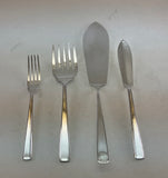 A Set of Fish Fish Eaters & Fish Servers, 26 pieces, Leighton.