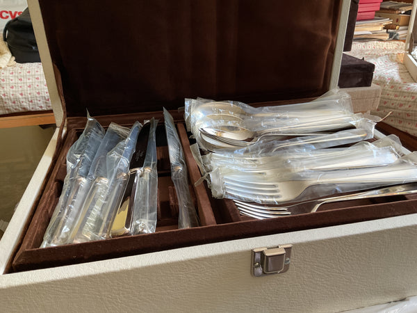 "Silver Flatware,72 Pieces Set , Leighton. "