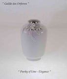 KPM Hand-Crafted Halle Tee Vase with Applied White Flowers
