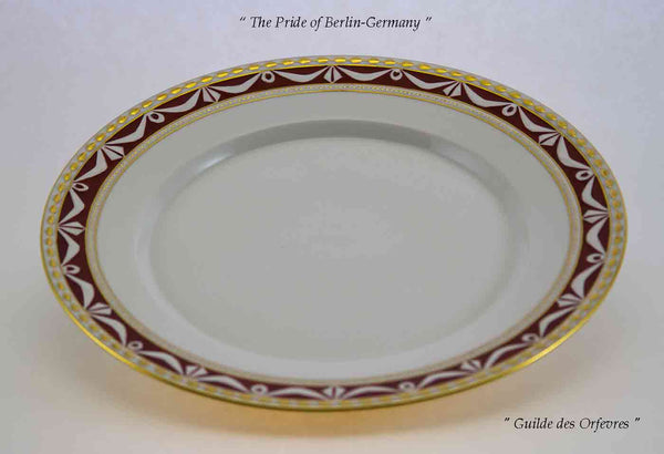 KPM Collectors Hand-Painted European Dinner Plate, Dark Brown Fond with Rich Gold