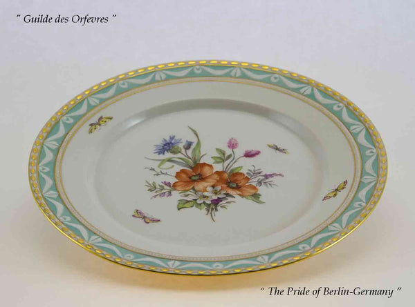 KPM Collectors Hand-Painted European Dinner Plate, Exquisite Antique Bouquets of Meadow