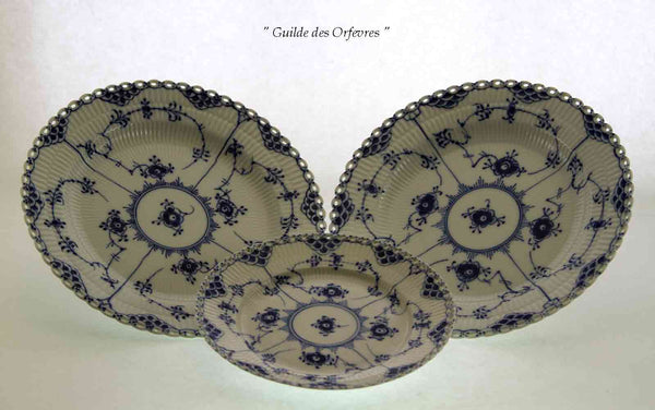 Blue Fluted Full Lace Dinner & Dessert Plates Blue Decoration , Pierced Border