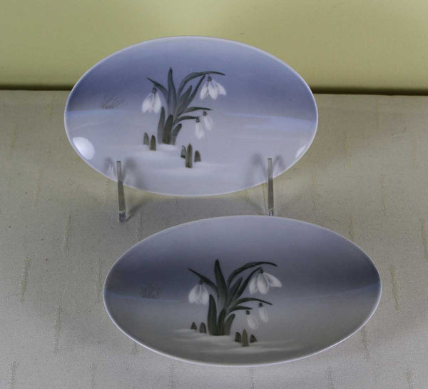 Pair of Royal Copenhagen Oval Small Plate Blue and White Flower Decoration