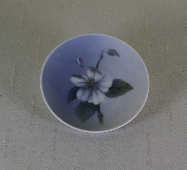 Royal Copenhagen Round Small Plate Blue and White Flower Decoration