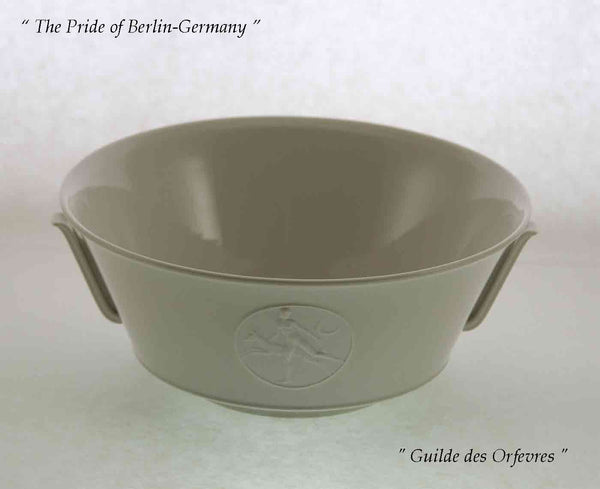 KPM Arkadia Salad Bowl, Diana Hunting Medallion
